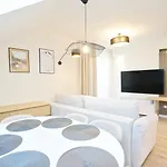 Every Sky Staszica 30 דירה